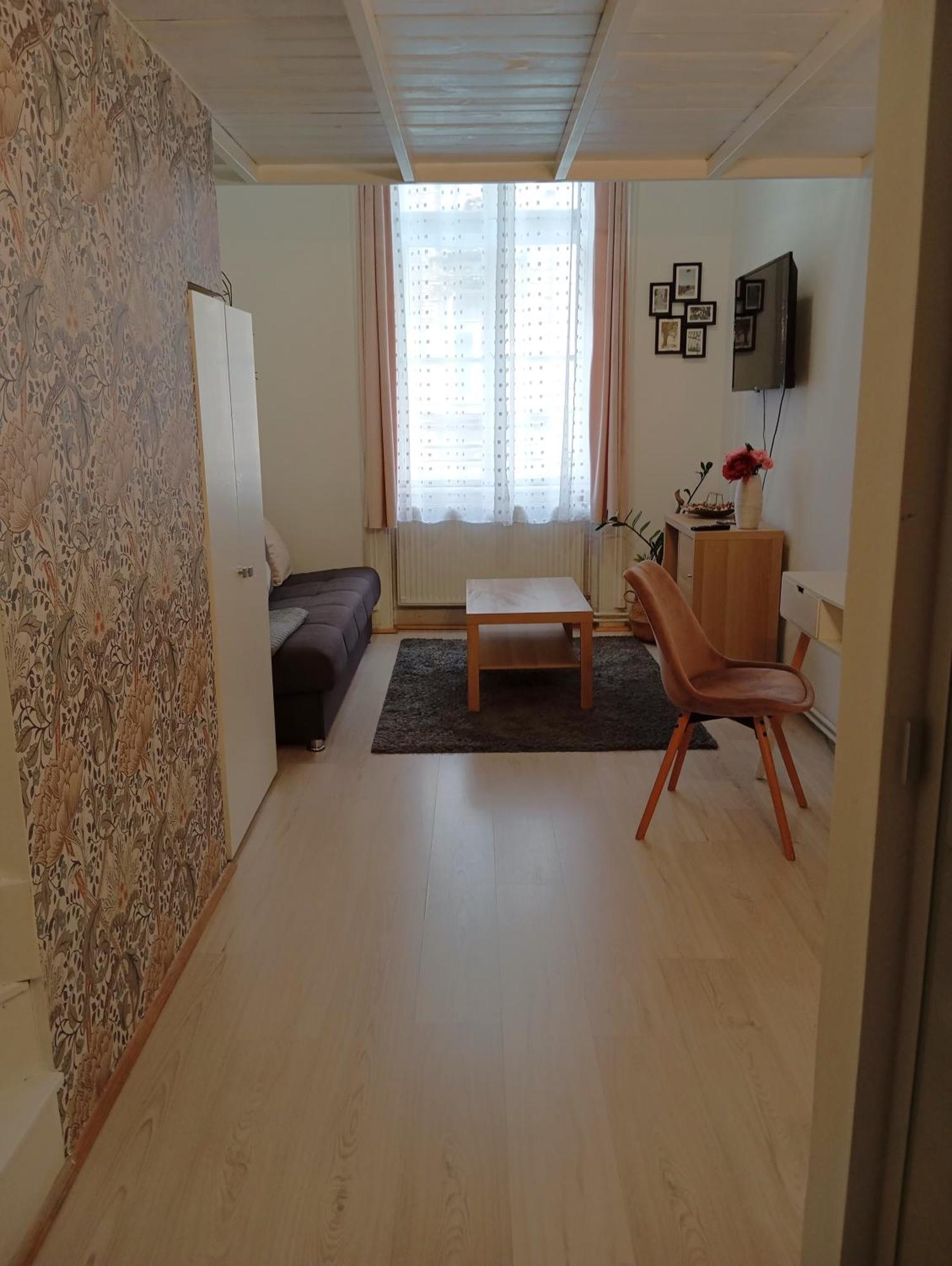 Apartman Cozy In Near Ruined Bars