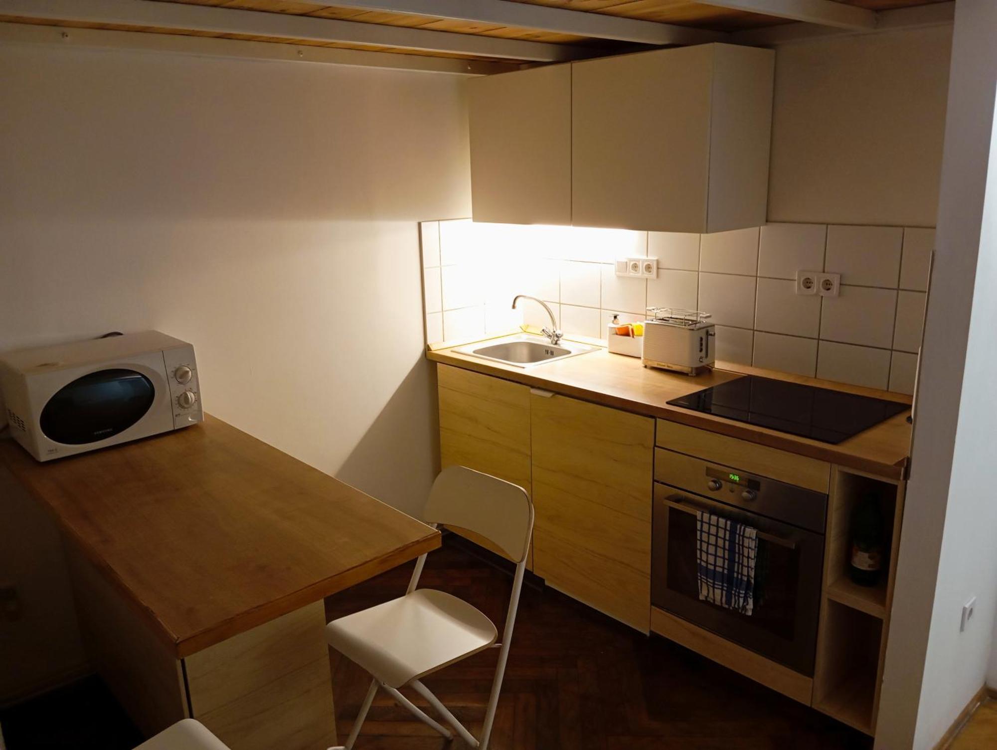 Cozy In Near Ruined Bars Apartment